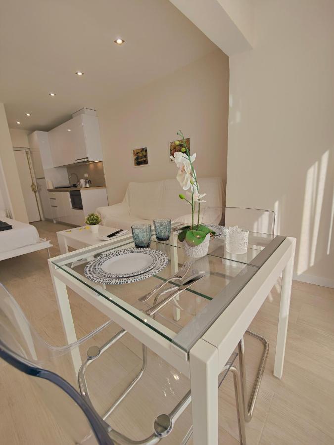 Coconut Begona Studio City Center By Namaste Elite Torremolinos Luaran gambar